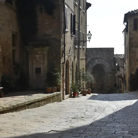 E Brevi Periodi Porta Etrusca La Panchina Al Sole * Volterra