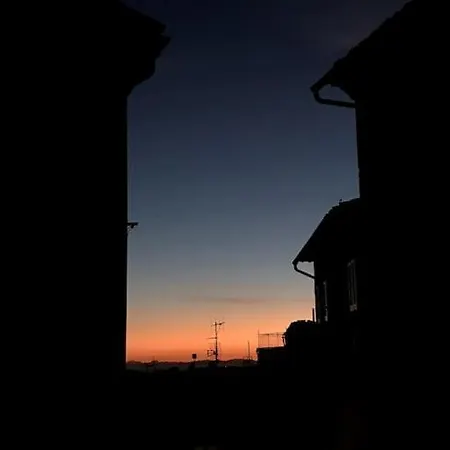 E Brevi Periodi Porta Etrusca La Panchina Al Sole Volterra