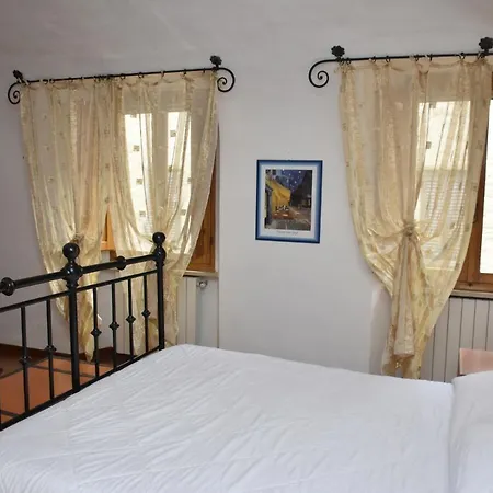 E Brevi Periodi Porta Etrusca La Panchina Al Sole * Volterra